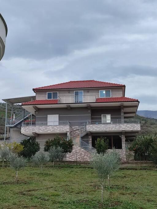 Guest House Ilir Berat Esterno foto