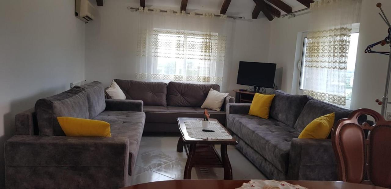 Guest House Ilir Berat Esterno foto